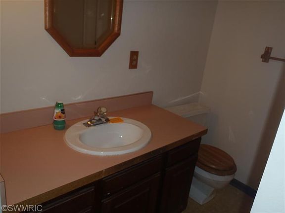 4th image of 1309 Maplerow Ave NW