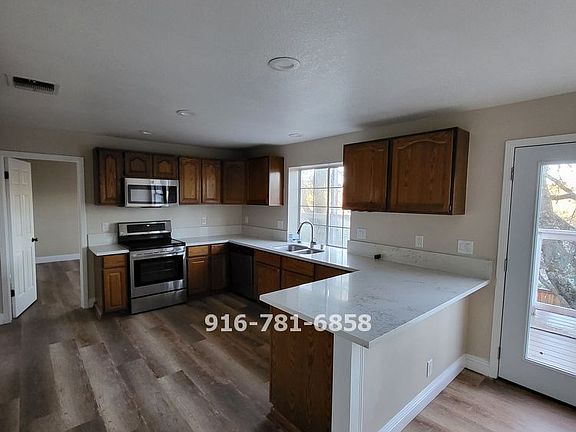 4th image of 1161 Oak Tree Cir