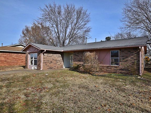2nd image of 464 Linda Ln