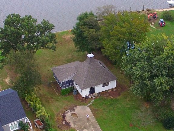 4th image of 111 Congressional Dr