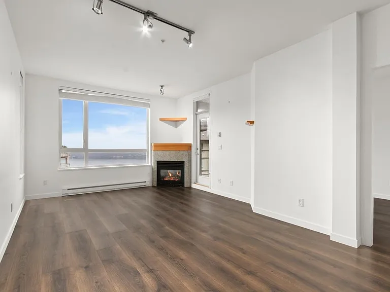 580 Raven Woods Dr #405 — Photo 6
