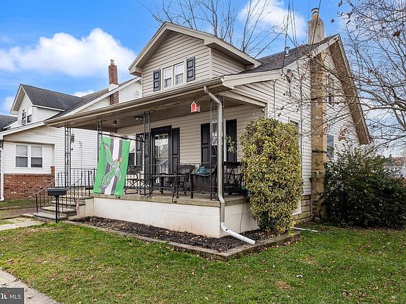 3rd image of 33 Dubois Ave