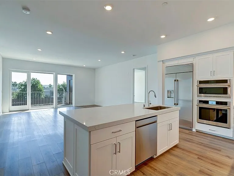4407 Rivington — Photo 6