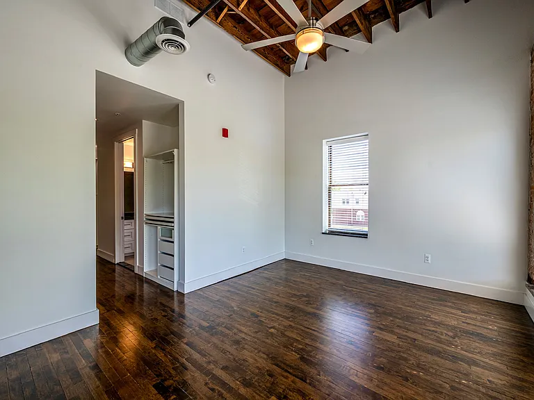 922 N Main St #212 — Photo 17