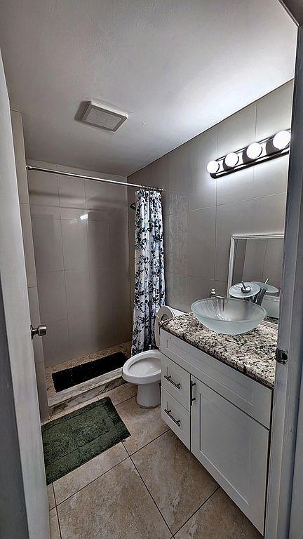 1097 Grandview Cir - Property Image