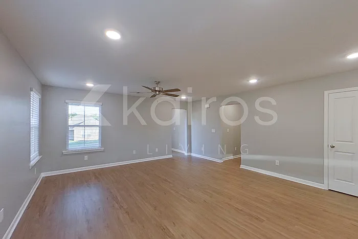3 bed, 2.0 bath, 1345 sqft, $1,925 — Photo 3