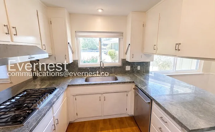 4335 Miranda Ave — Photo 4