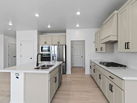 5th image of 2816 W Aurora Ave