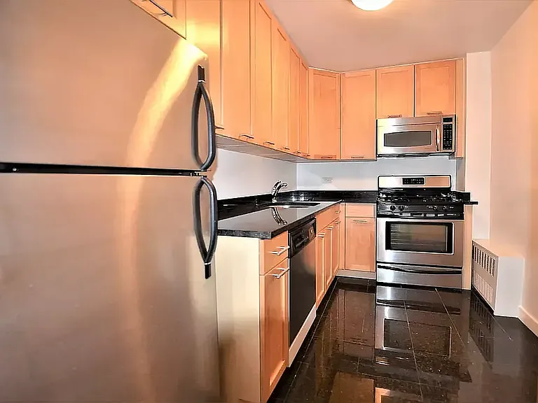 333 E 49th St #6B — Photo 3