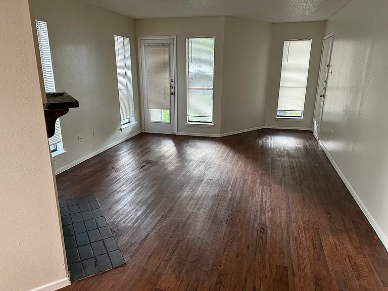 1901 W Loop #B — Photo 11