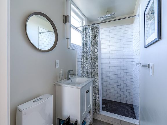4th image of 2588 Broadway Unit 3