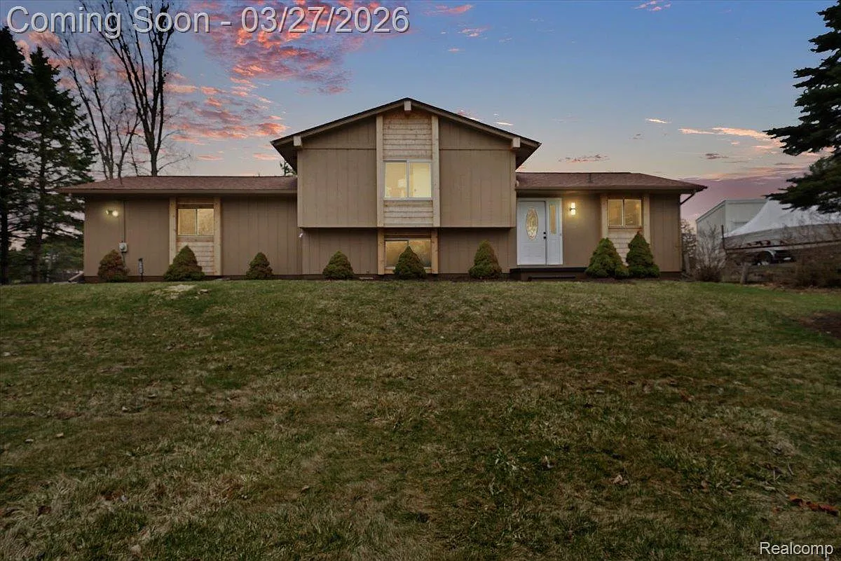 1365 Thistleridge Dr photo 1