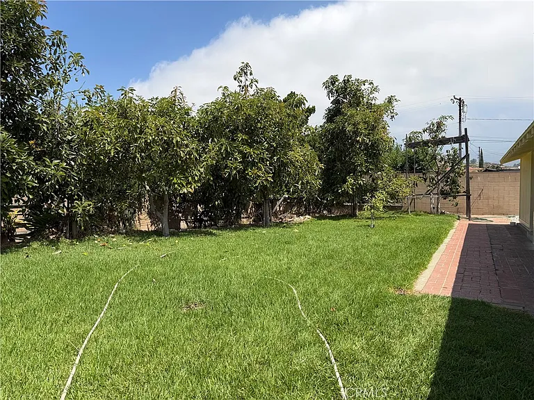 1447 S Valley Center Ave — Photo 31