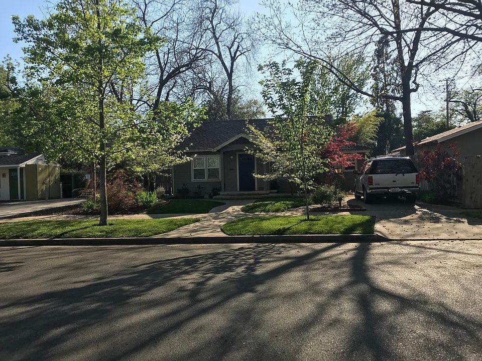 Street View of Front Yard