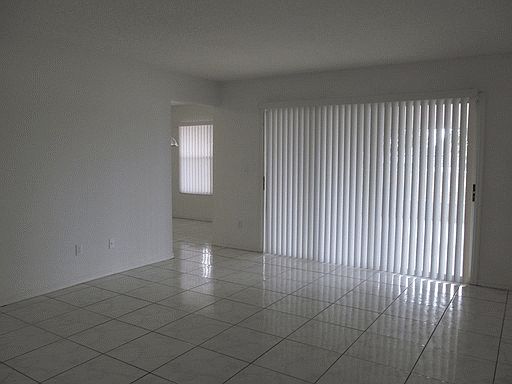 5th image of 2204 Albion Ave
