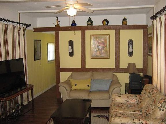 5th image of 901 Sabal Palm Dr