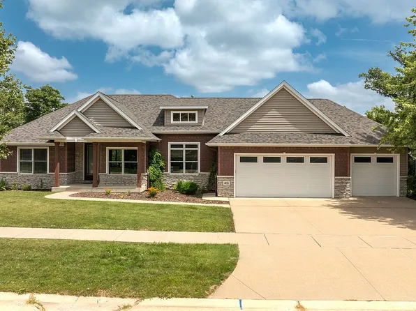 4026 Windfall Dr NW, Cedar Rapids, IA 52405