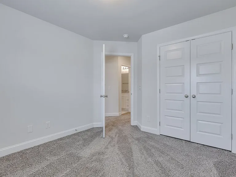 329 Governor Gwinnett Way — Photo 32