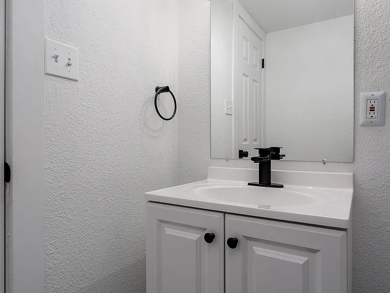 425 E Willamette Ave — Photo 14