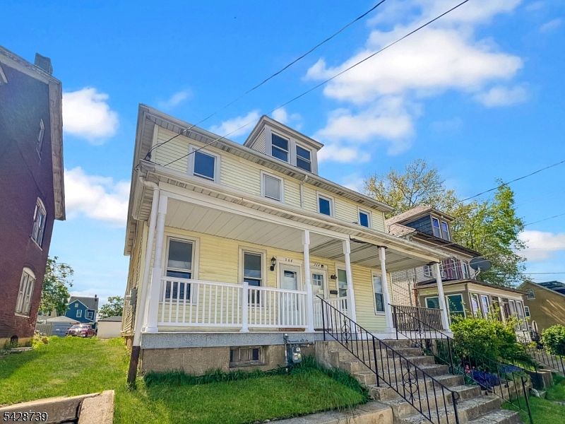 1st image of 366 Thomas St