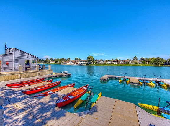 Woodbridge Lake walking distance