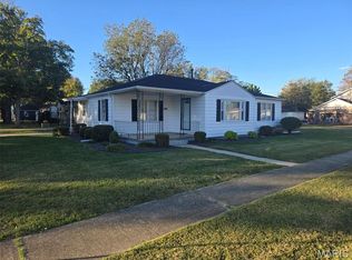 290 E 1st St, Beckemeyer, IL 62219