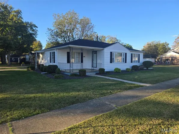 290 E 1st St, Beckemeyer, IL 62219