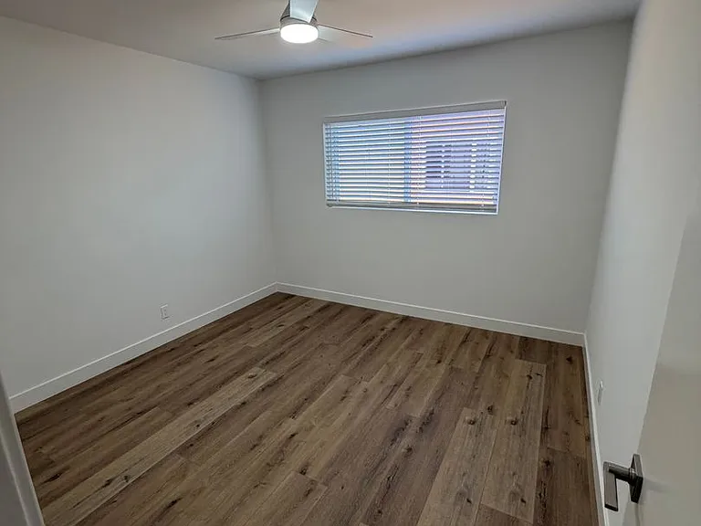 Van Ness Apartments — Photo 33