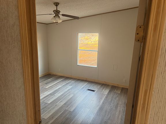 4th image of 200 Leonard Ln