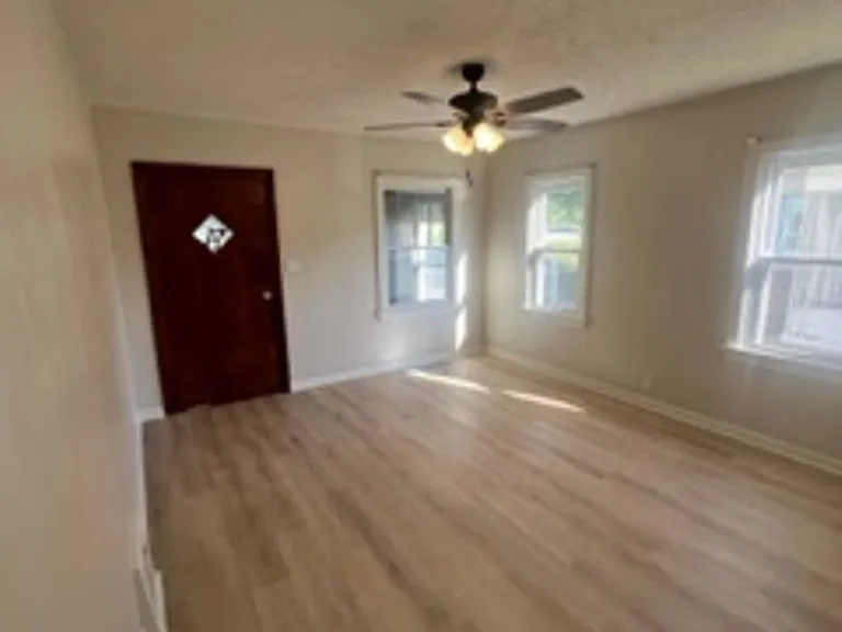 406 Wills Ave — Photo 4