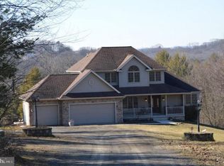 1133 Peach Mountain Rd, Pottsville, PA 17901