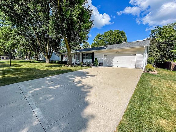 2nd image of 1217 E Cir W