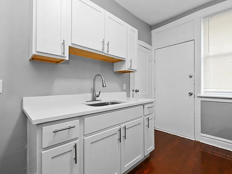 7557-59 S. Calumet Ave. / 348-58 E 76th St. — Photo 20