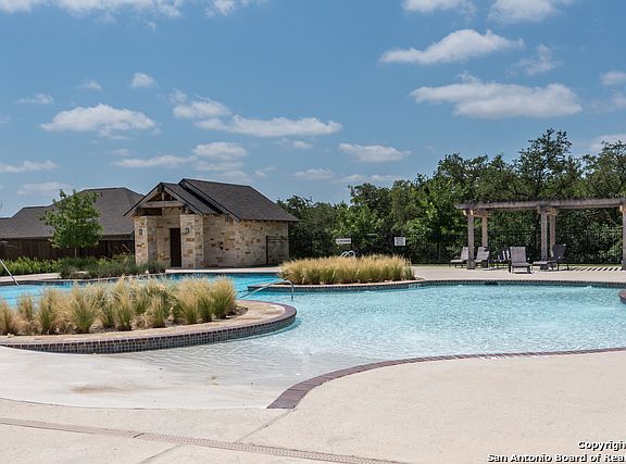 2nd image of 414 Bullrun Way