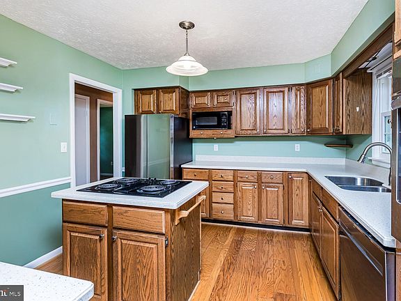 3rd image of 1105 Merridale Blvd
