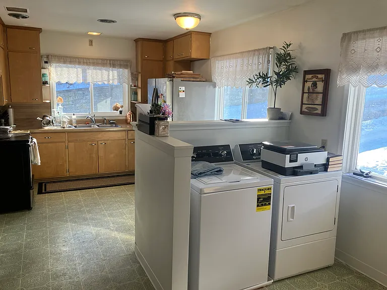 104 Olive St W — Photo 6
