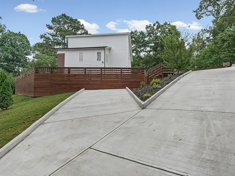 2045 Glenwood Ave SE — Photo 37