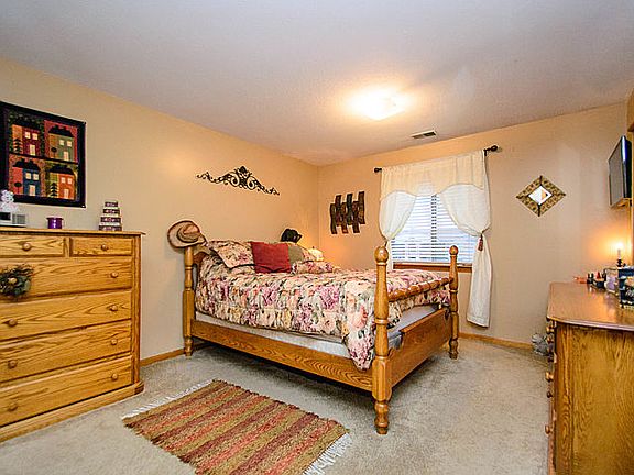 4th image of 9729 Wildflower Ct #40