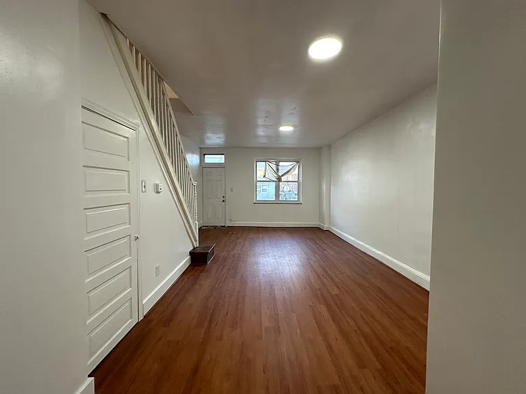 2240 Snyder Ave — Photo 6