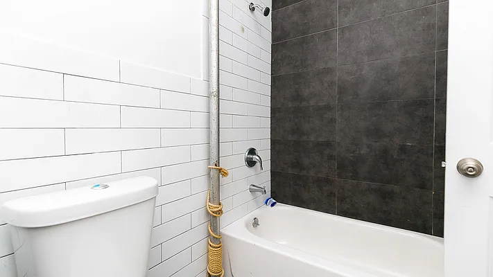 Rented by Nooklyn NYC LLC | media 31