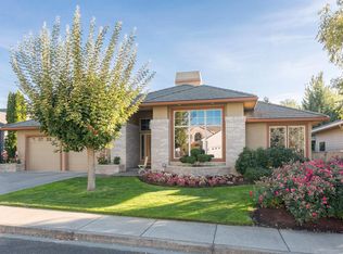 3316 Creek View Dr, Medford, OR 97504