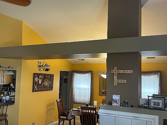 fire pl and vaulted ceilings