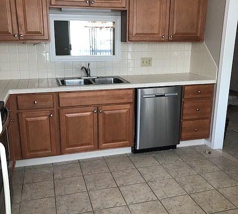 4th image of 102 Trellis Dr #1