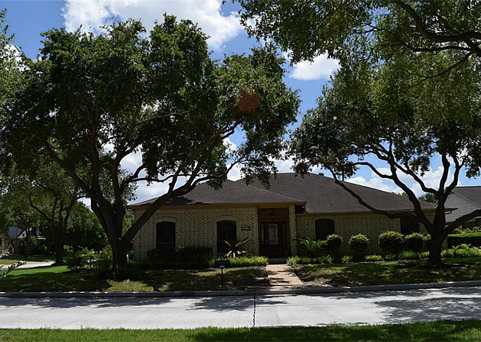 1st image of 3338 Country Club Dr