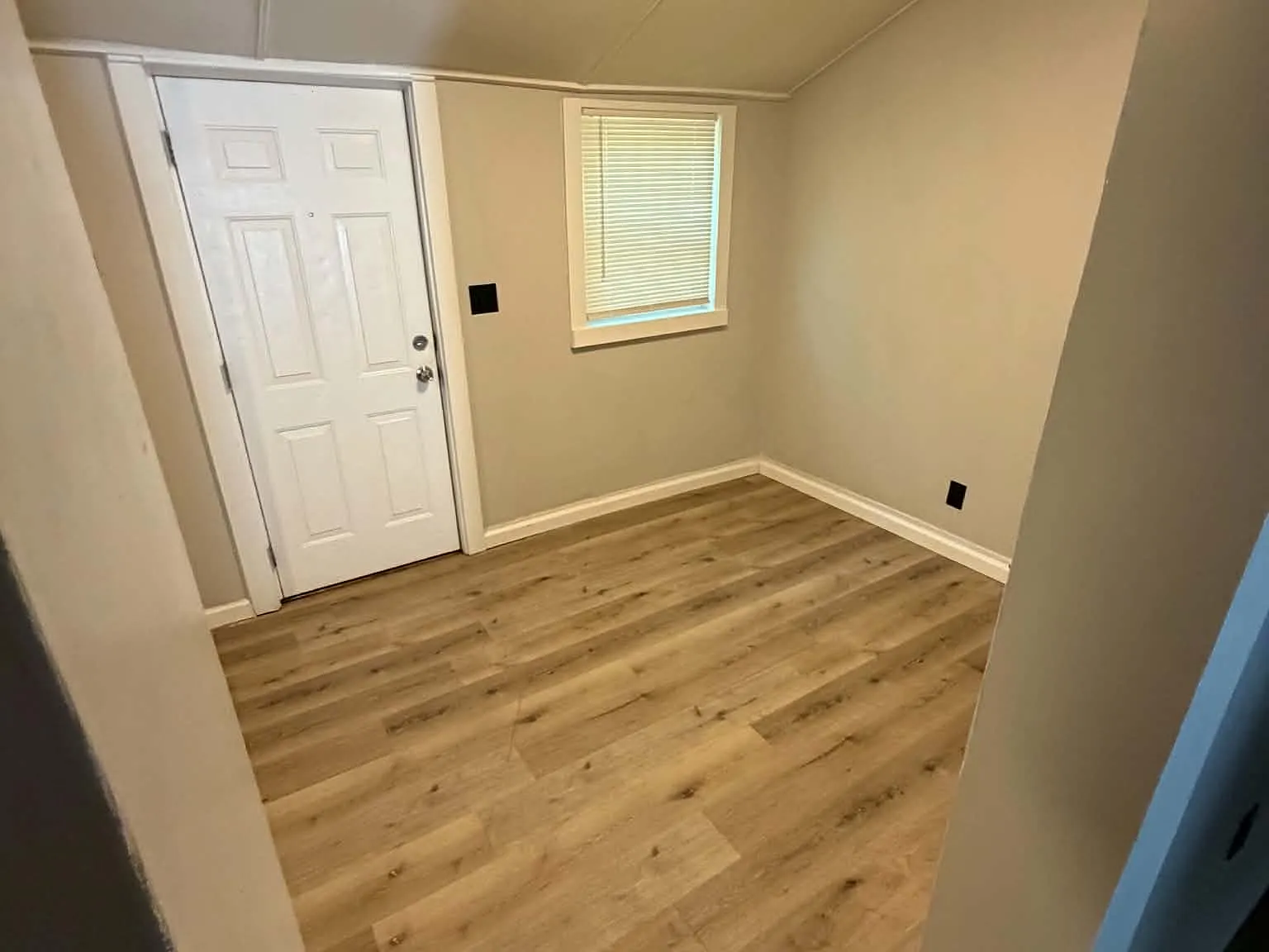 2 bed, 1005 sqft, $1,050 — Photo 2