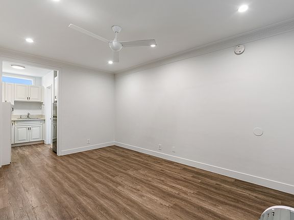 5th image of 858 S Westmoreland Ave #2
