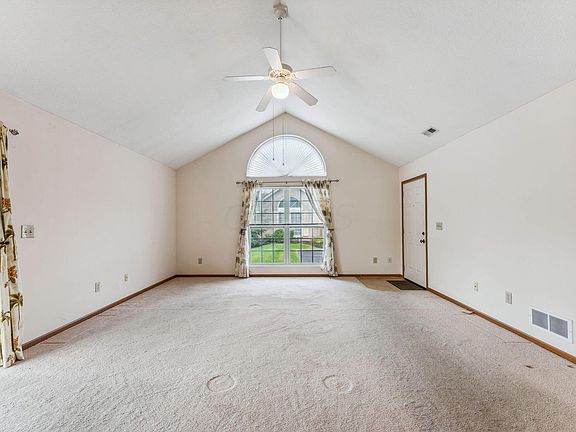 5th image of 1295 Amberlea Dr E