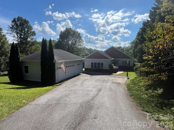 150 Holly Springs Rd, Etowah, NC 28729