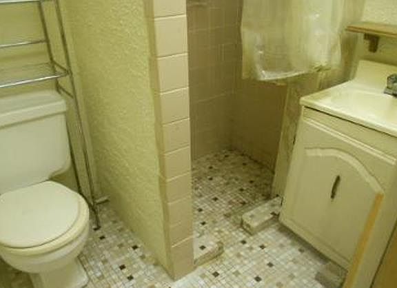 3rd image of 2929 Whitehaven Blvd