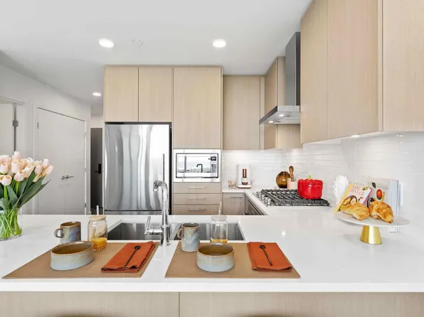 518 Clarke Rd #2705, Coquitlam, BC V3J 0S7